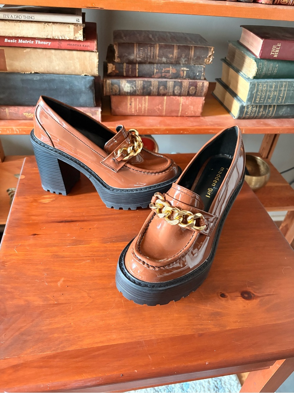 Madden Girl Brown Patent Platform Loafer with Gold Chain Size Unknown
